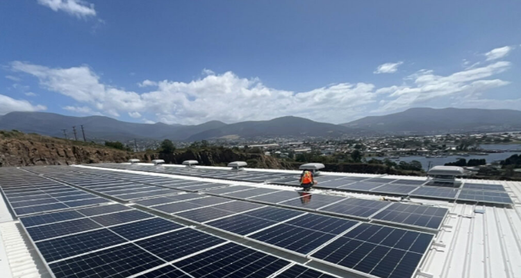 Australien producerer nu så meget solenergi at borgerne får gratis strøm