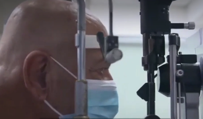 Første mand med kunstig hornhinde genvinder synet: Ny teknologi kan redde millioner fra blindhed