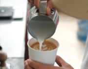Kaffe med mælk fordobler sandsynligvis den anti-inflammatoriske effekt viser nyt dansk studie