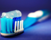 Farvel til tandbørsten? Mikrorobotter kan sandsynligvis snart børste og tandtråde tænder